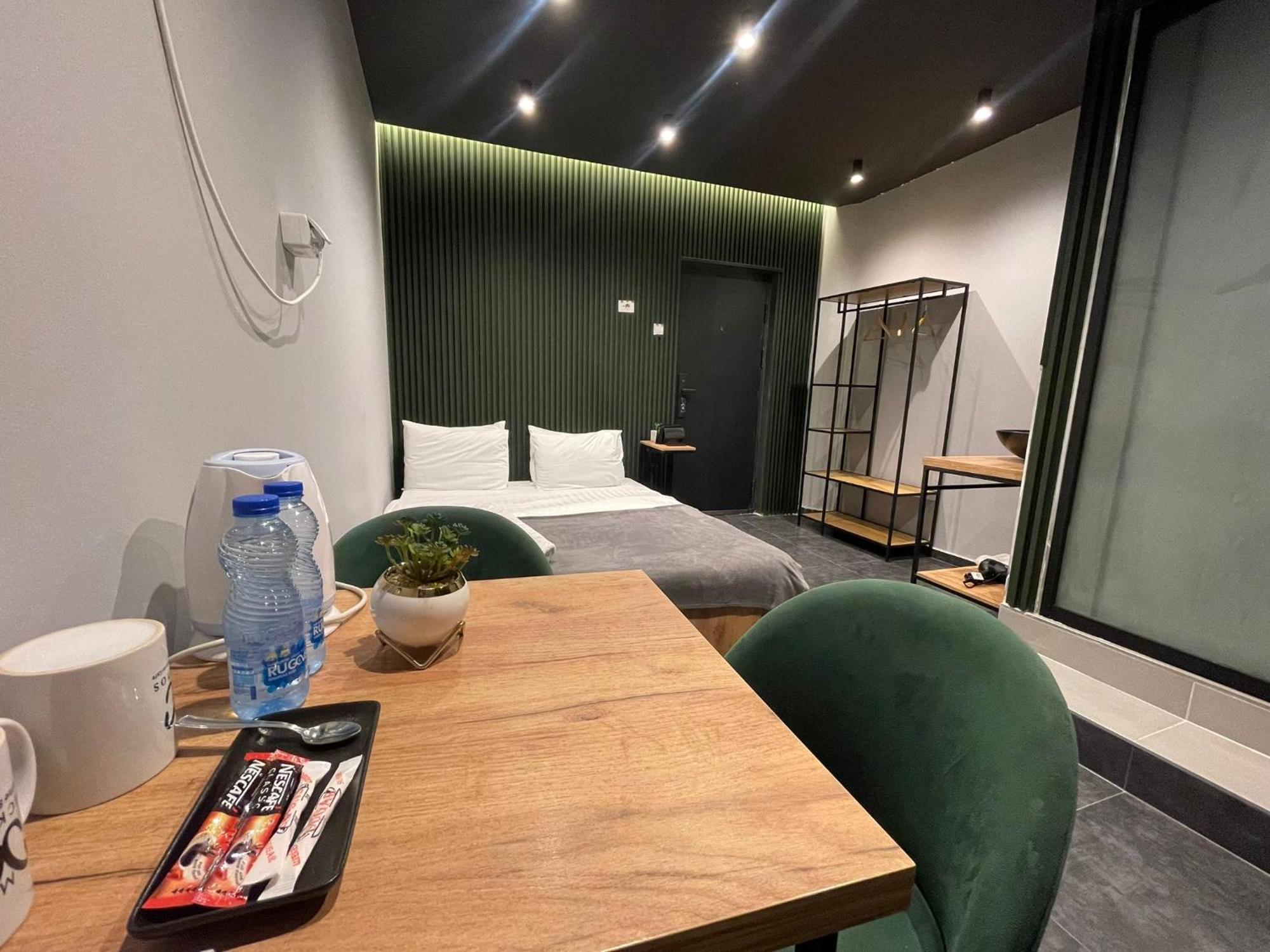 M - Square Private Rooms Skopje Zimmer foto