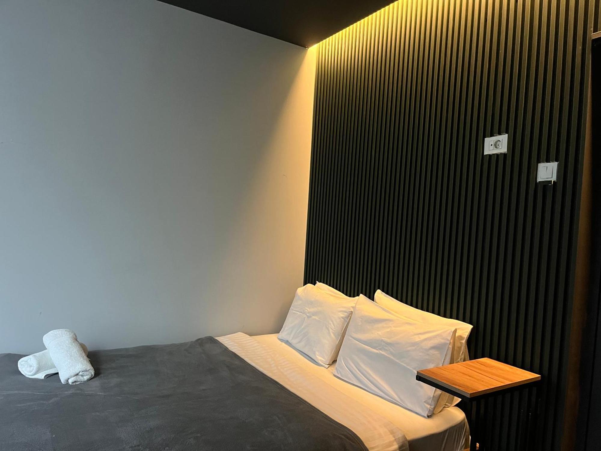 M - Square Private Rooms Skopje Zimmer foto